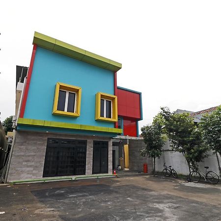 Reddoorz Plus Near Halim Perdanakusuma 2 Jakarta Eksteriør bilde